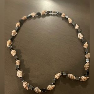 EUC Shell necklace with twist barrel clasp